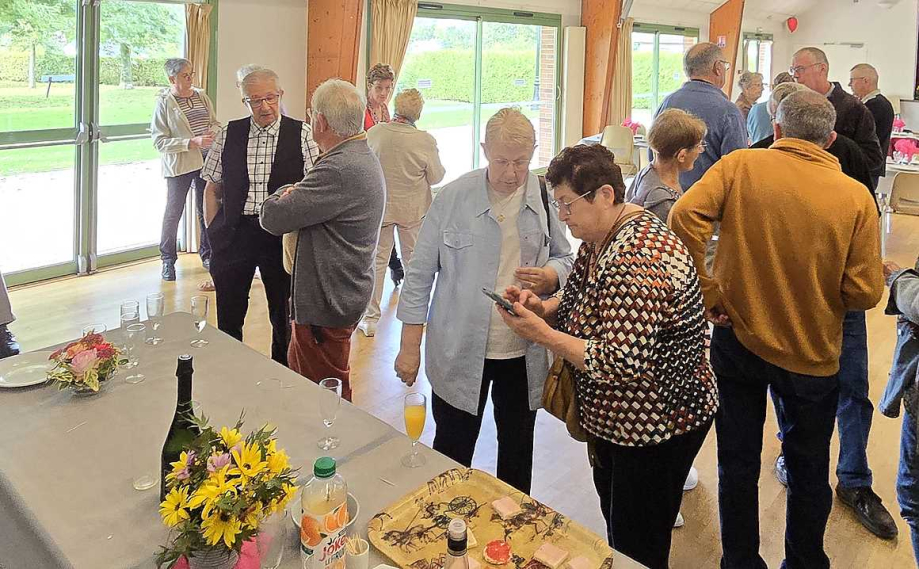 Les retrouvailles avec le verre de l'amitié après quelques mots d'accueil de notre présidente Thérèse Flambart.
