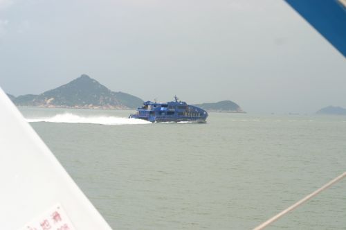 Un bateau rapide reliant Macao