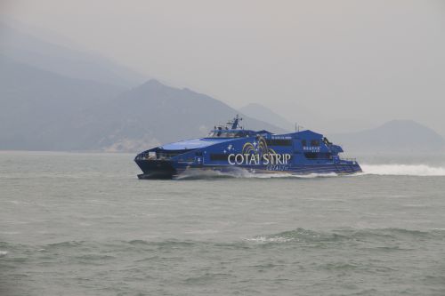 encore un speed boat qui va à Macao