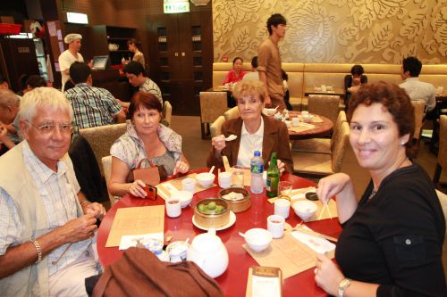 Repas à Kowloon dans un resto typique.