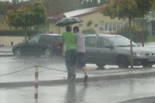 Chantons sous la pluie avec Fafa et Alex!!!