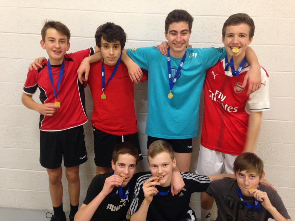 médaille d'or UNSS en Handball pour les minimes garçons : en route pour les départementaux !