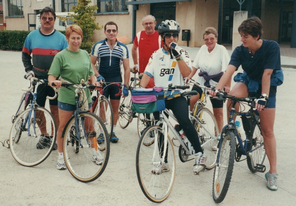 2001_un groupe au départ de la sortie du samedi