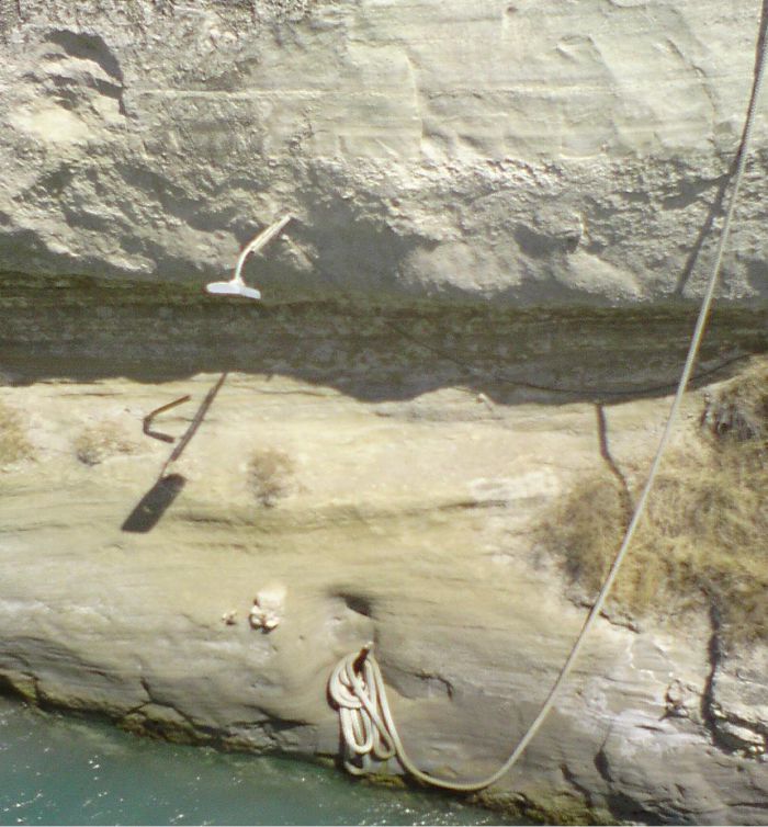 Lampadaire grec du canal d'Athènes