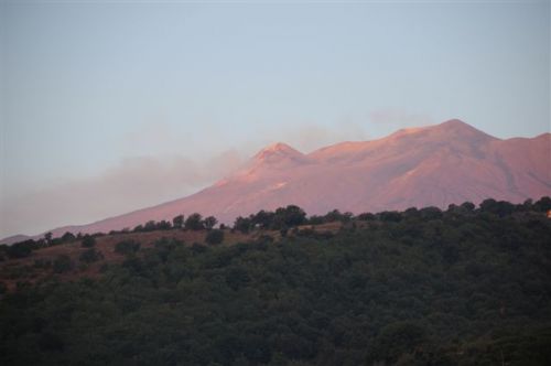 ses rayons rosent l'Etna