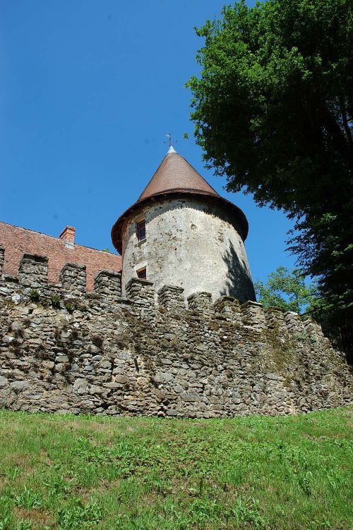 LE CHATEAU DE PEYRAS