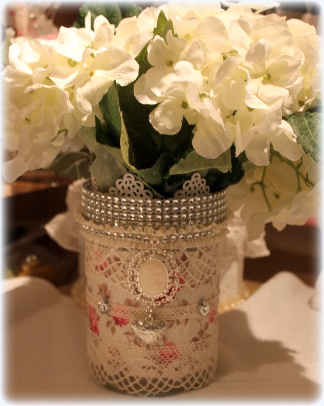 Vase shabby chic avec fleurs