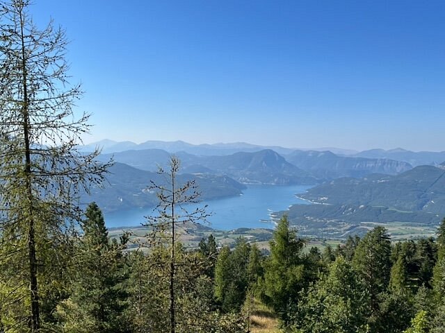 le lac de Serre-Ponçon vu du Réallon