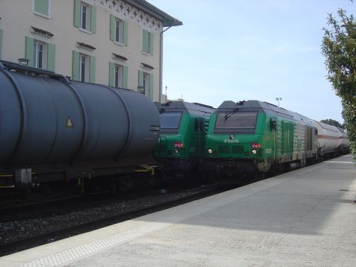 2012.03.27 E croisement en gare de martigues