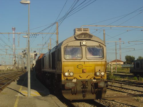 2012-08-08 Miramas train de bauxite en direction de Fos.