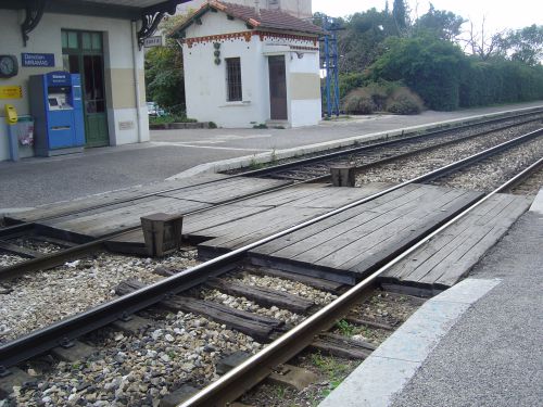 voie détail et patine passage voie avec système de signalisation