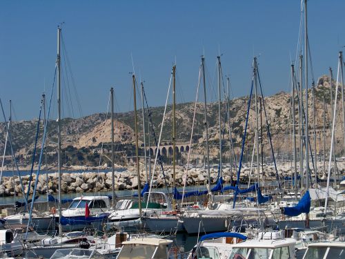 Vue de l'estaque plage sur la côte bleue et sa ligne