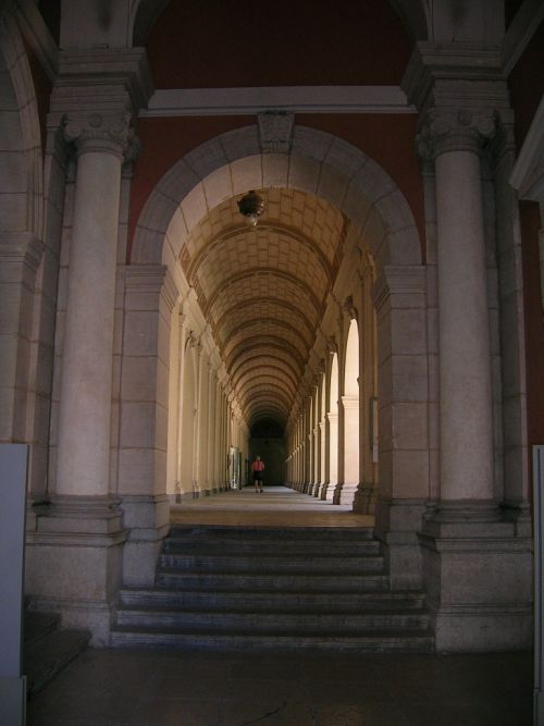 Allée du Palais St Pierre