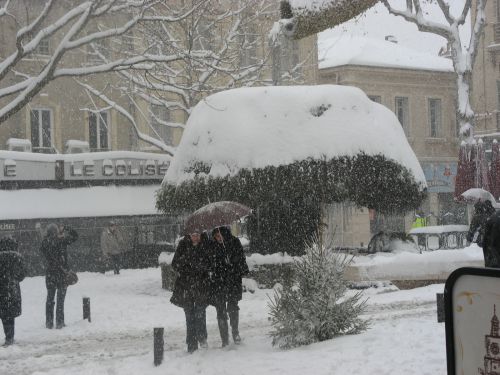 Salon de provence sous la neige 2009
