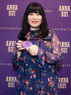 anna sui tin.png