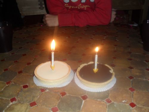 Puis le soir à la maison,nous avions acheté 2 tartelettes pour souffler tes 2 bougies...