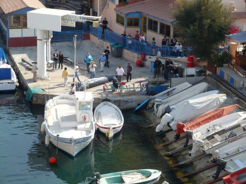 La sardine qui bouchait le port était bourrée d'héroïne et les hommes grenouilles n'en sont jamais revenus !