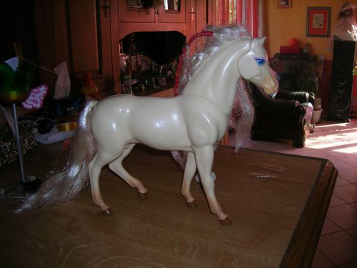 cheval barbie 1993 ( deja 17 ans)