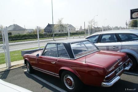 Mercedes 230 SL vue de côté