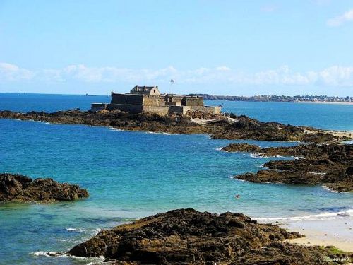 Petit fort au large des remparts