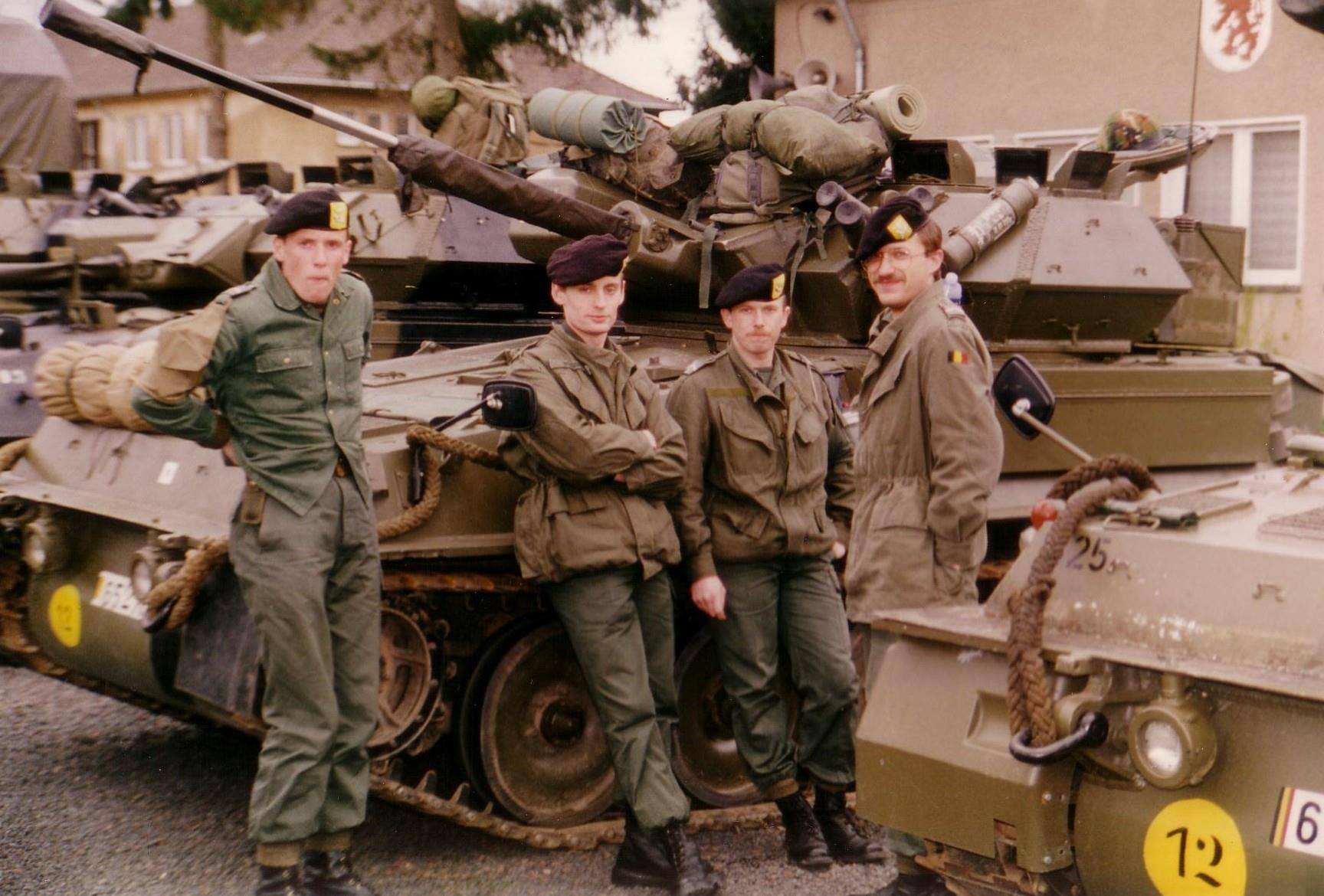 Réception des véhicules, munitions et briefing avant le départ. avec Tatton, Luc Rousseau et Joël