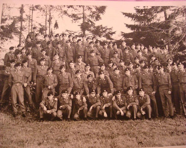 Ci- dessus une photo de groupe de l’ancien Esc C avant l’arrivée des 7 et 17 Recce (1968 vraisemblablement)