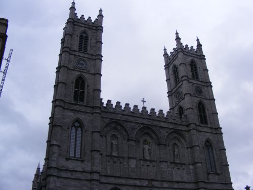Facade de la Basilique Notre Dame