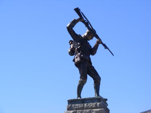 Statue commemorant les deux guerres mondiales à Trois Rivières