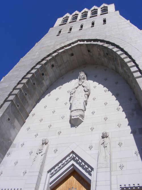 Portail de l'eglise Notre Dame du Cap, haut lieu de pelerinage en Amerique du Nord
