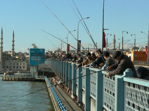 Pêcheurs au pont de Galata