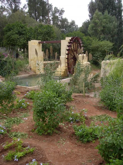 Noria dans le Jnan Sbil ( jardin de boujeloud) avant rénovation