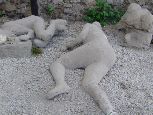 corps des romains ensevelis sous les cendres