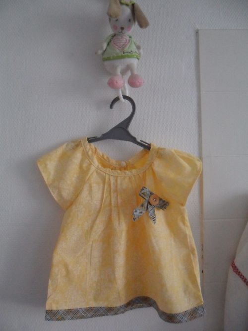 Tunique enfant, en 2 ans, tissu coton jaune style 