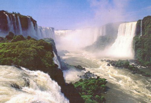 Plus de 350 chutes Iguazu