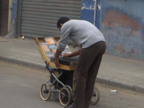 Le vendeur ambulant de cd au Maroc