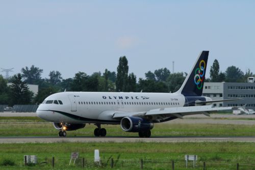 Airbus A319 Strasbourg-Entzhiem le 11.08.10