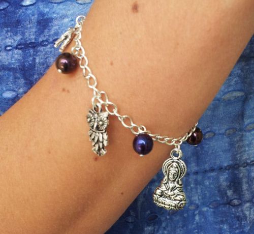 Bracelet breloques en métal et perles de verre blue iris