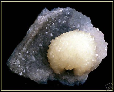 Boule de stilbite sur quartz