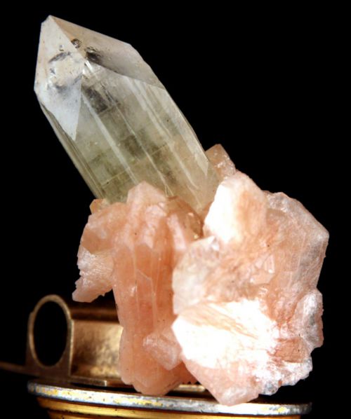 crital d'apophyllite sur stilbite