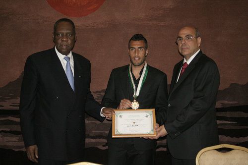 Le président de la FIFA reçoit la médaille 