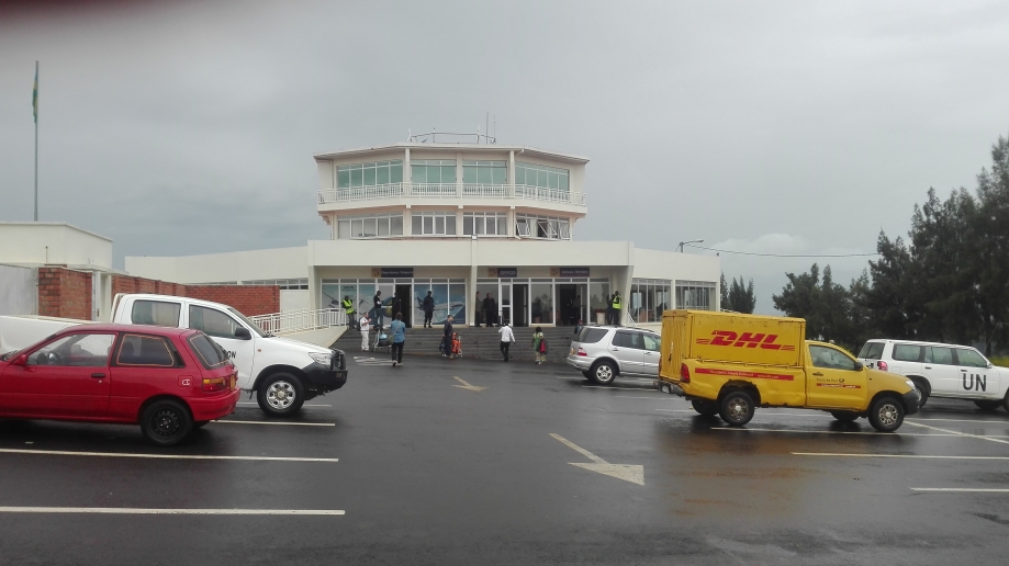 Kamembe_Airport_from_the_outside_2017_2.jpg