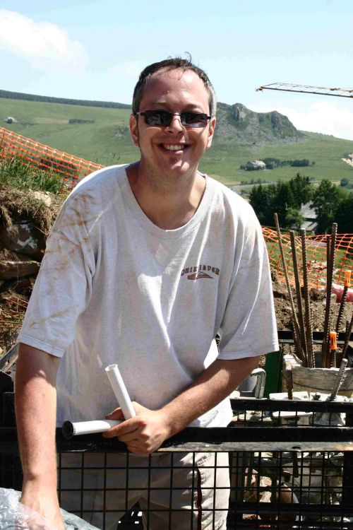 14 Juillet : Yanou nous donne un sacré coup de main!!! On aurait presque pu tout finir les murs s'il était resté 1 jour de plus :))) C'est dommage qu'il devait aller travailler!!! En tout cas un grand merci Yanou!!!