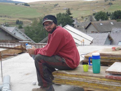 9 Septembre: Dan mange sur le chantier pour bosser!!! Pas de pause pour les bosseurs!!