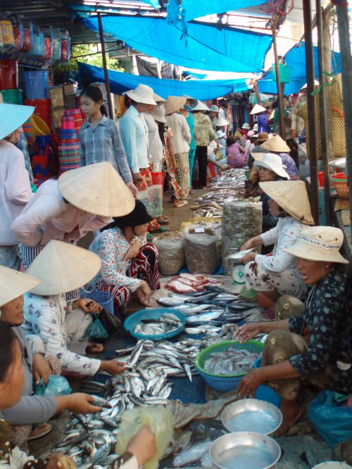 Marché aux poissons à Cai Rang. Delta du Mékong