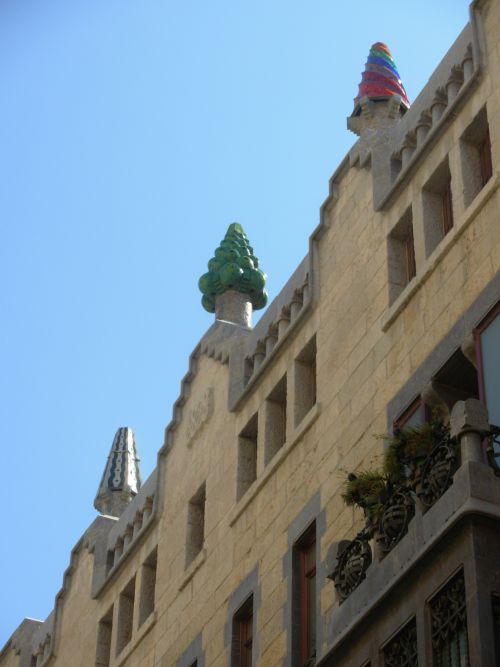 El Palau Güell - Les 1ères traces de fruits de Gaudi...