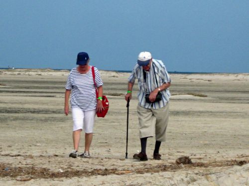 Marche sur le sable de Rass Rmel parfois île parfois presqu'île