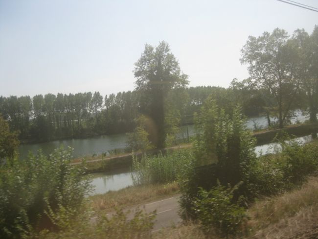 la Garonne,le  Canal du Midi et la route se côtoient près de la voie de Chemin de fer