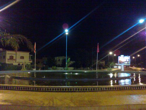 fontaine à la rentrée de la ville  by night