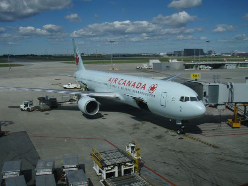 Arrivée du Boeing sur le sol canadien