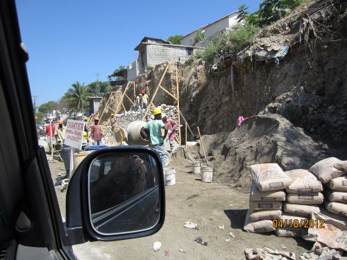 Vous pouvez voir pourquoi le mur est nécessaire. - You can see why the wall is needed.